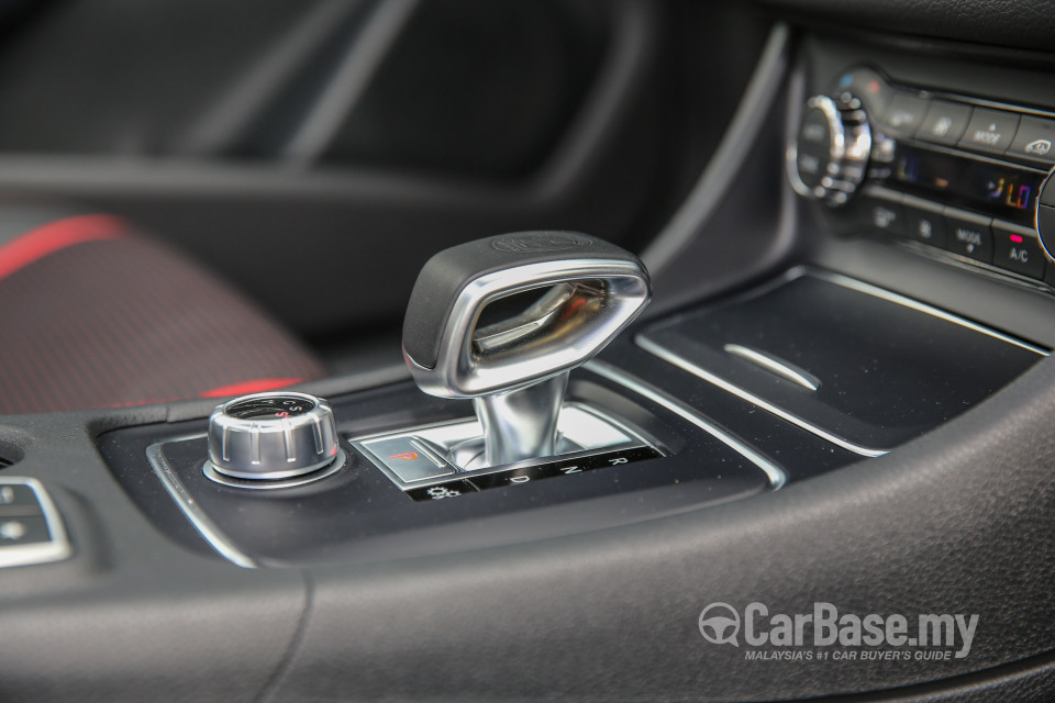 Mercedes-Benz AMG CLA C117 Facelift (2016) Interior