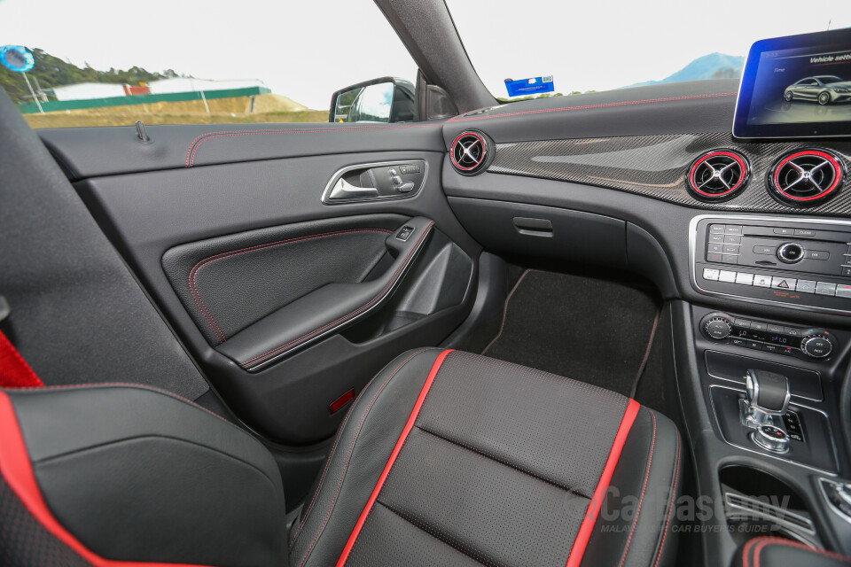 Audi A4 B9 (2016) Interior