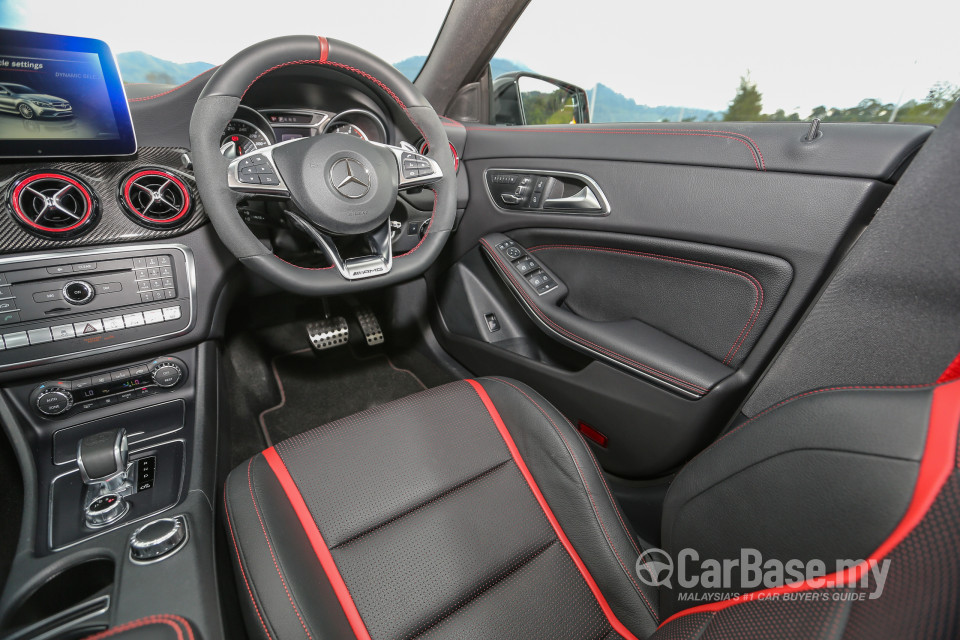 Mercedes-Benz AMG CLA C117 Facelift (2016) Interior