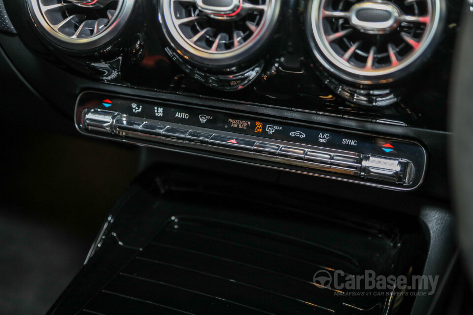 Audi A4 B9 (2016) Interior