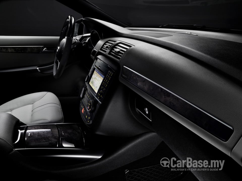 Mercedes-Benz R-Class V251 (2010) Interior