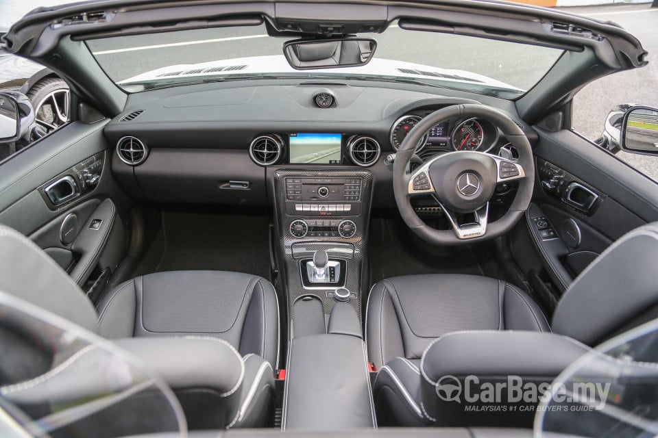 Mercedes-Benz SLC AMG R172 Facelift (2017) Interior