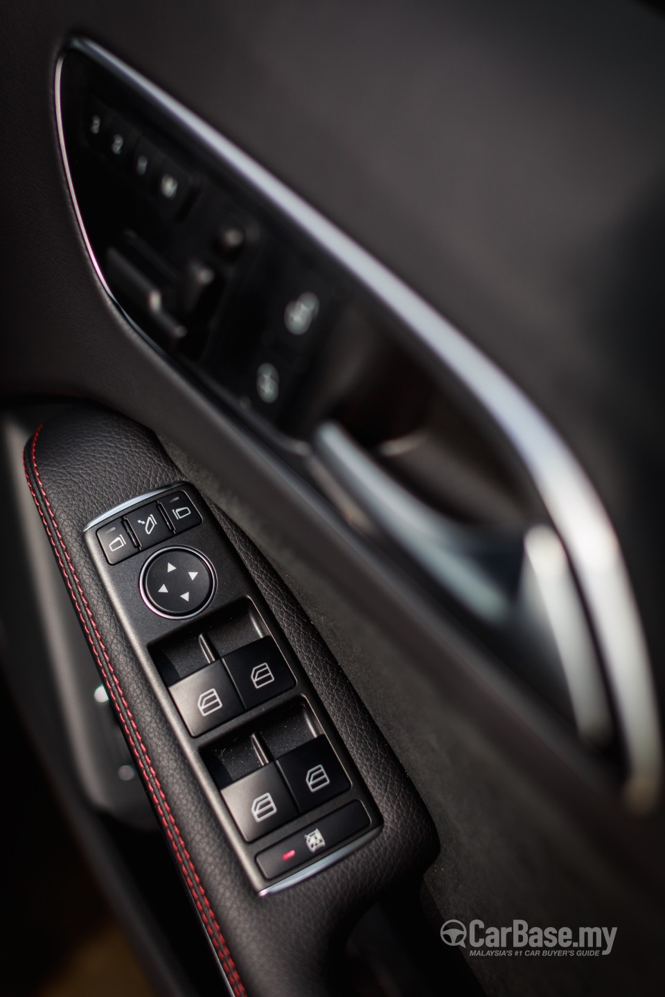 Mercedes-Benz GLA X156 (2014) Interior