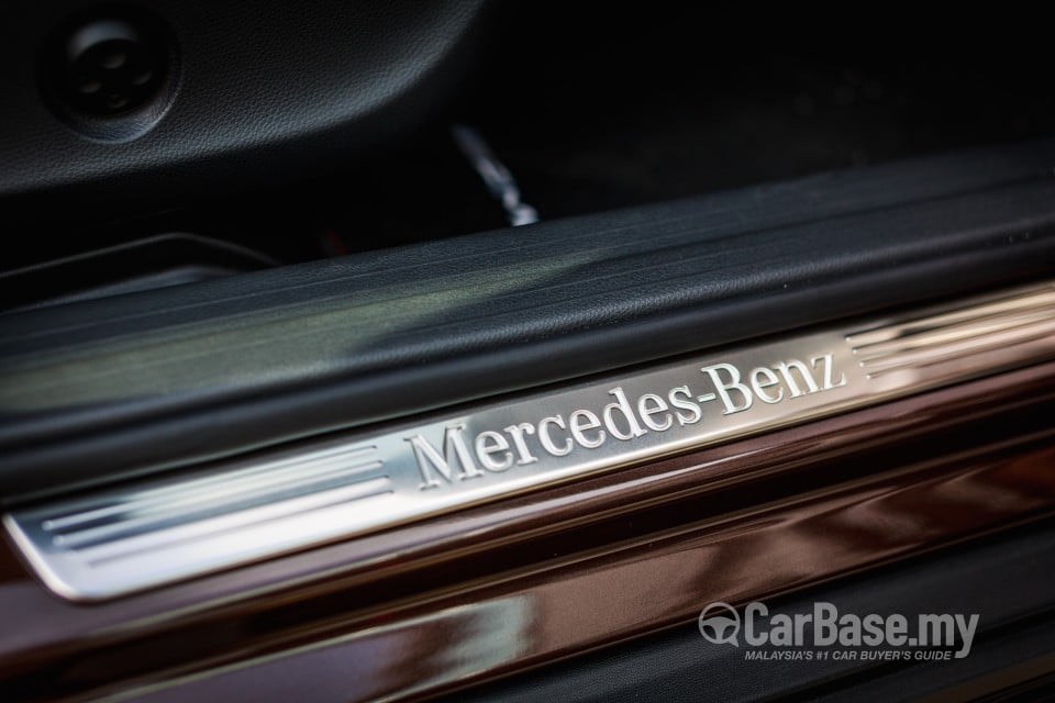 Mercedes-Benz GLA X156 (2014) Interior