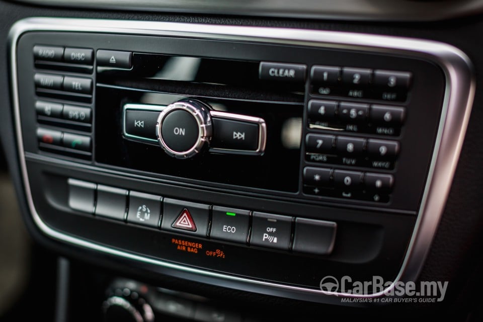 Mercedes-Benz GLA X156 (2014) Interior