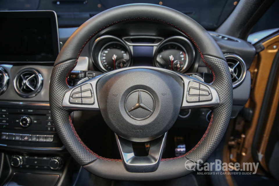 Mercedes-Benz GLA X156 Facelift (2017) Interior
