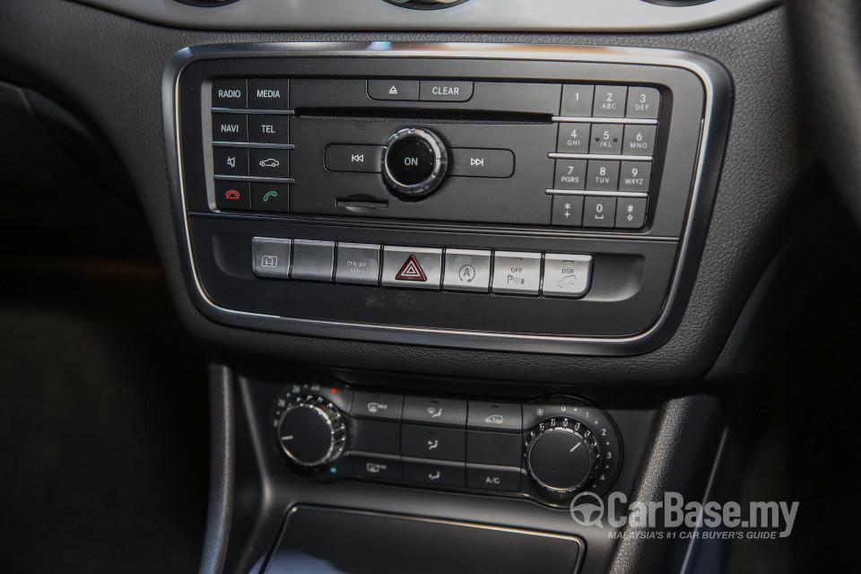 Mercedes-Benz GLA X156 Facelift (2017) Interior