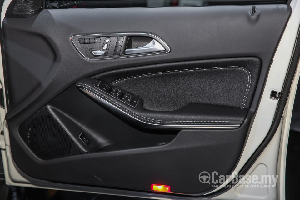 Mercedes-Benz GLA X156 Facelift (2017) Interior