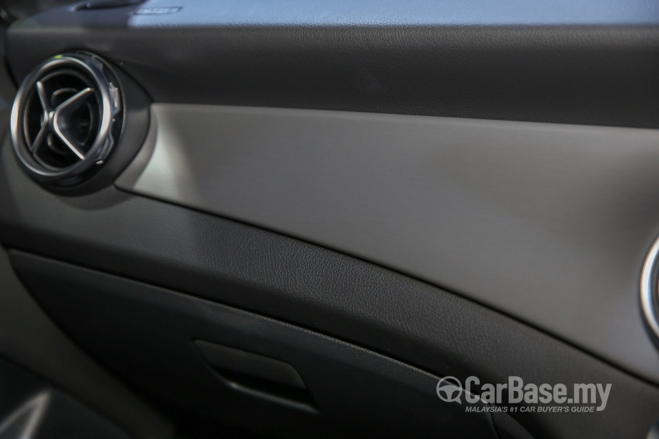 Mercedes-Benz GLA X156 Facelift (2017) Interior