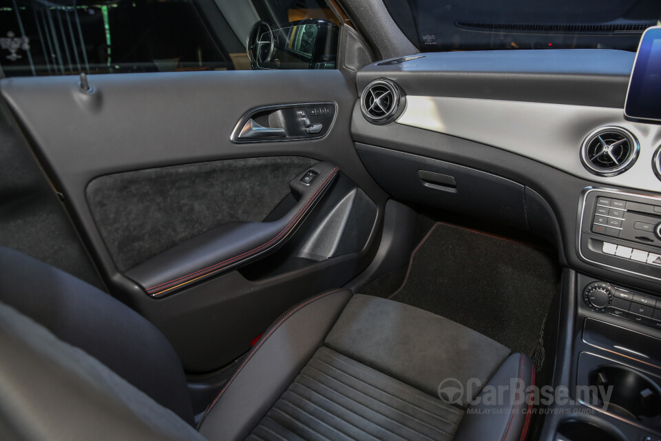 Proton Exora Mk1 RC (2019) Interior