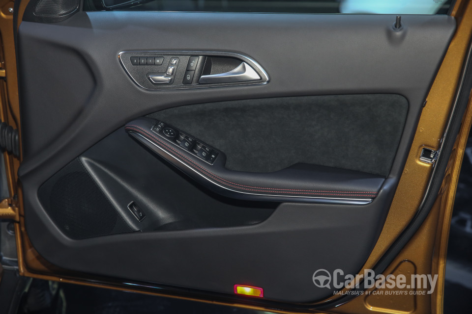 Mercedes-Benz GLA X156 Facelift (2017) Interior