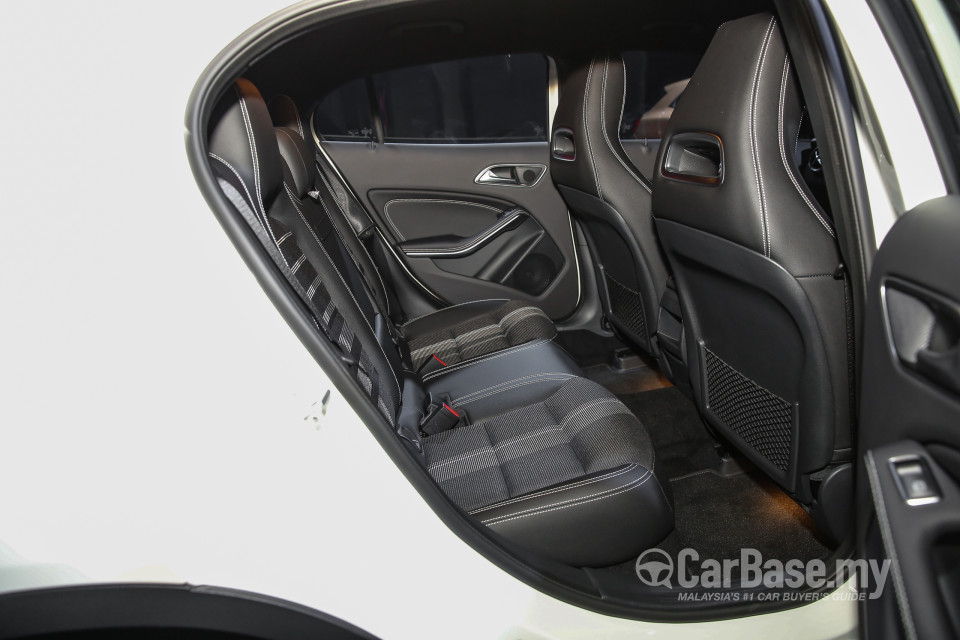 Mercedes-Benz GLA X156 Facelift (2017) Interior