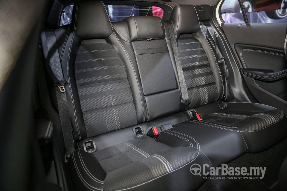 Mercedes-Benz GLA X156 Facelift (2017) Interior