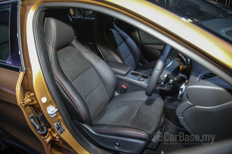 Kia Stinger CK (2018) Interior