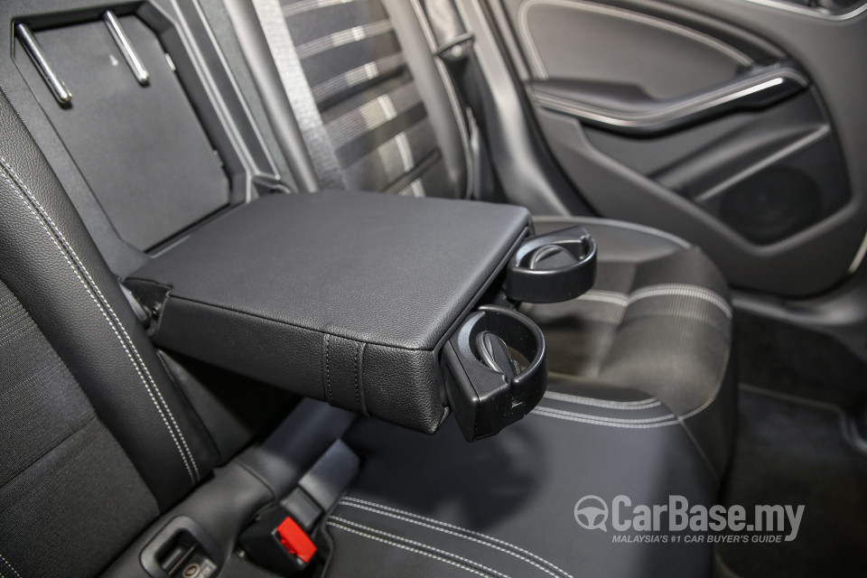 Mercedes-Benz GLA X156 Facelift (2017) Interior