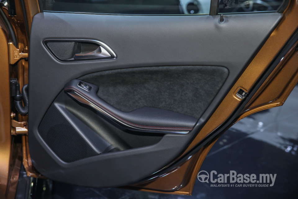 Mercedes-Benz GLA X156 Facelift (2017) Interior