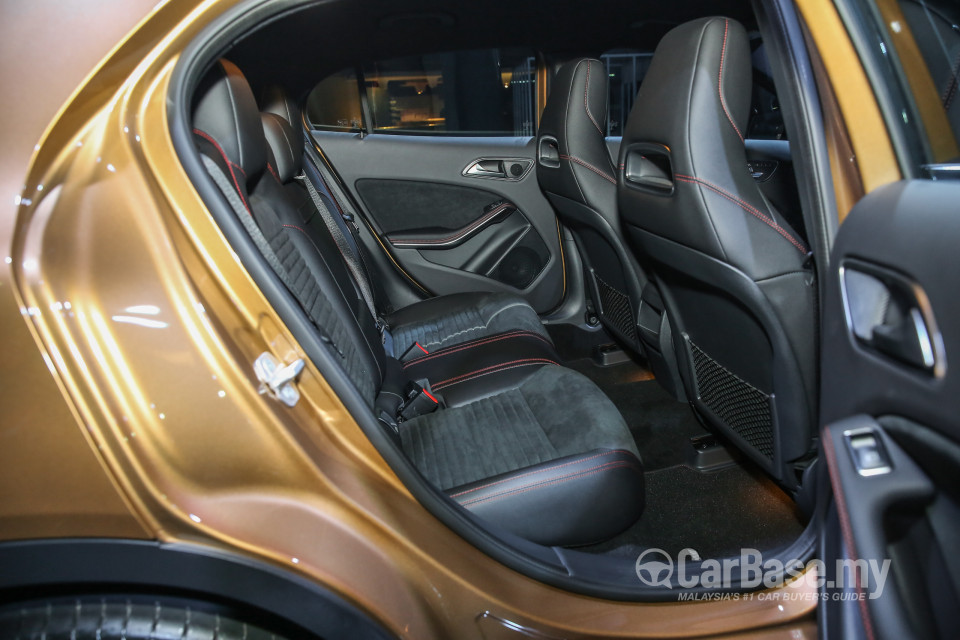 Mercedes-Benz GLA X156 Facelift (2017) Interior