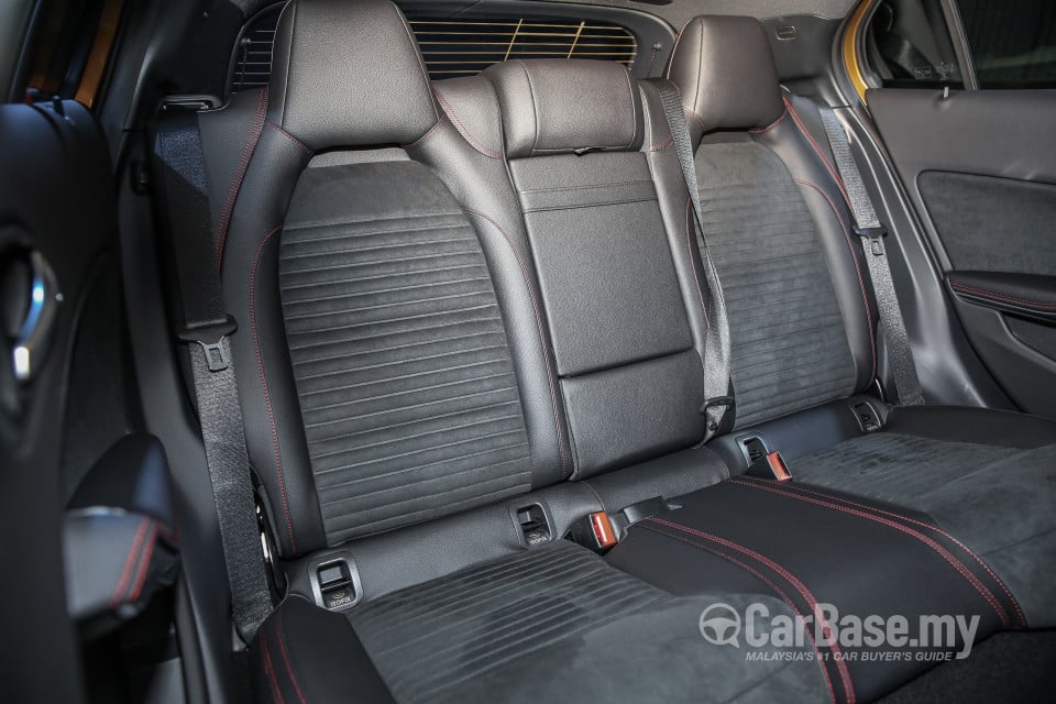 Mercedes-Benz GLA X156 Facelift (2017) Interior