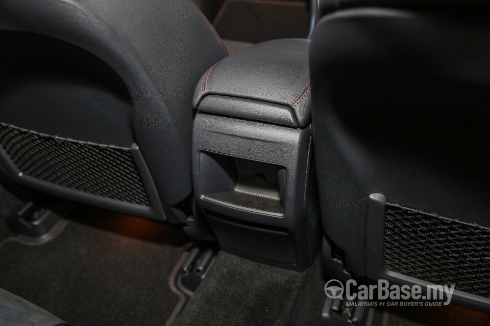 Mercedes-Benz GLA X156 Facelift (2017) Interior