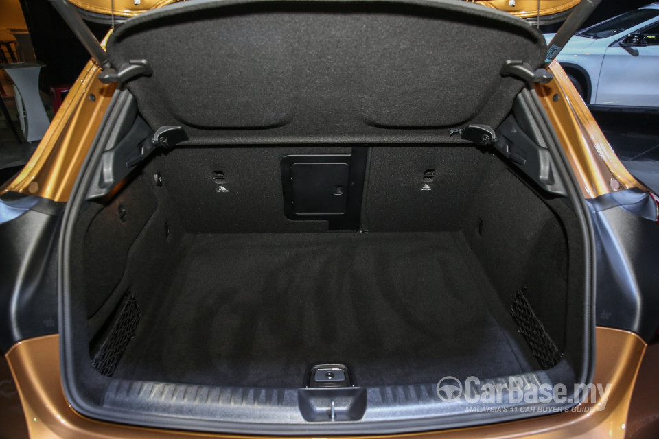 Mercedes-Benz GLA X156 Facelift (2017) Interior