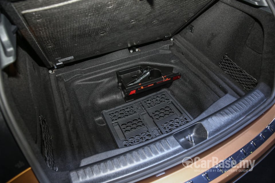 Mercedes-Benz GLA X156 Facelift (2017) Interior