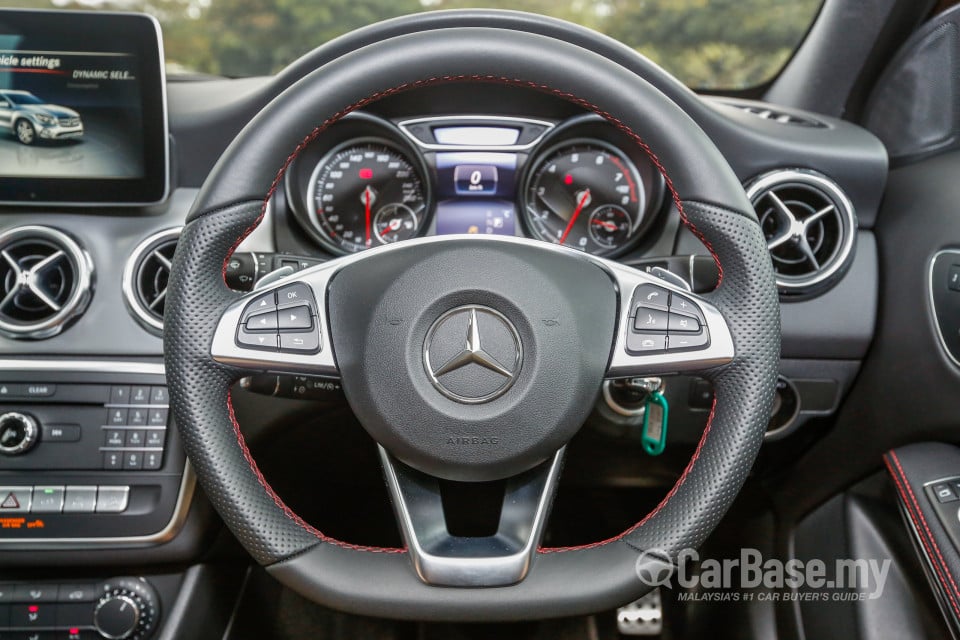 Mercedes-Benz GLA X156 Facelift (2017) Interior