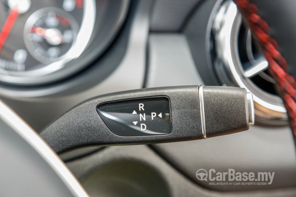 Mercedes-Benz GLA X156 Facelift (2017) Interior