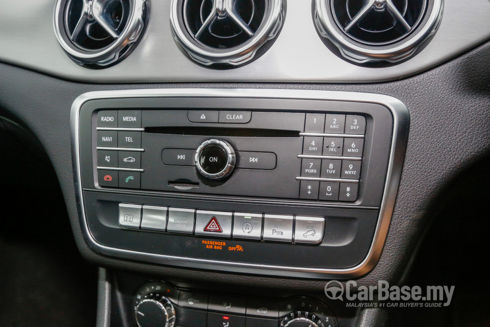 Mercedes-Benz GLA X156 Facelift (2017) Interior