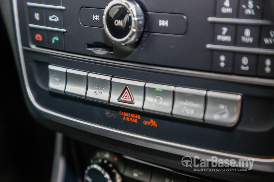 Mercedes-Benz GLA X156 Facelift (2017) Interior