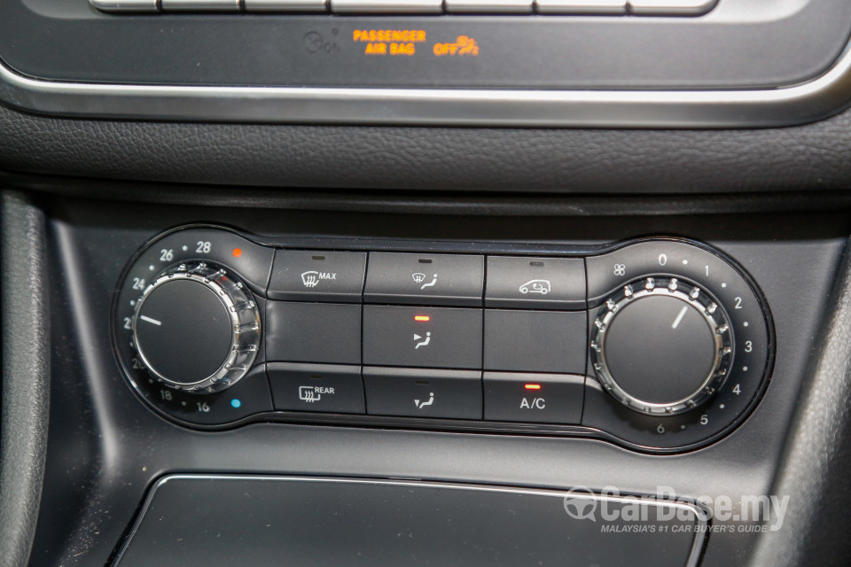 Mercedes-Benz GLA X156 Facelift (2017) Interior