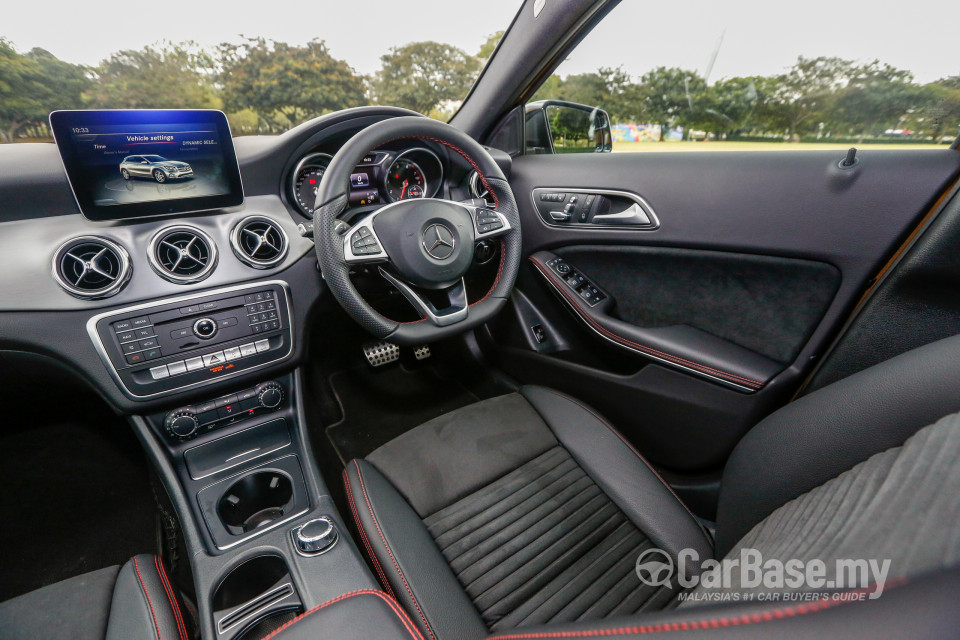 Mercedes-Benz GLA X156 Facelift (2017) Interior
