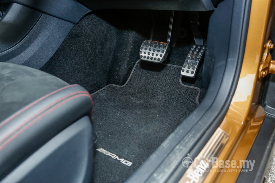 Mercedes-Benz GLA X156 Facelift (2017) Interior