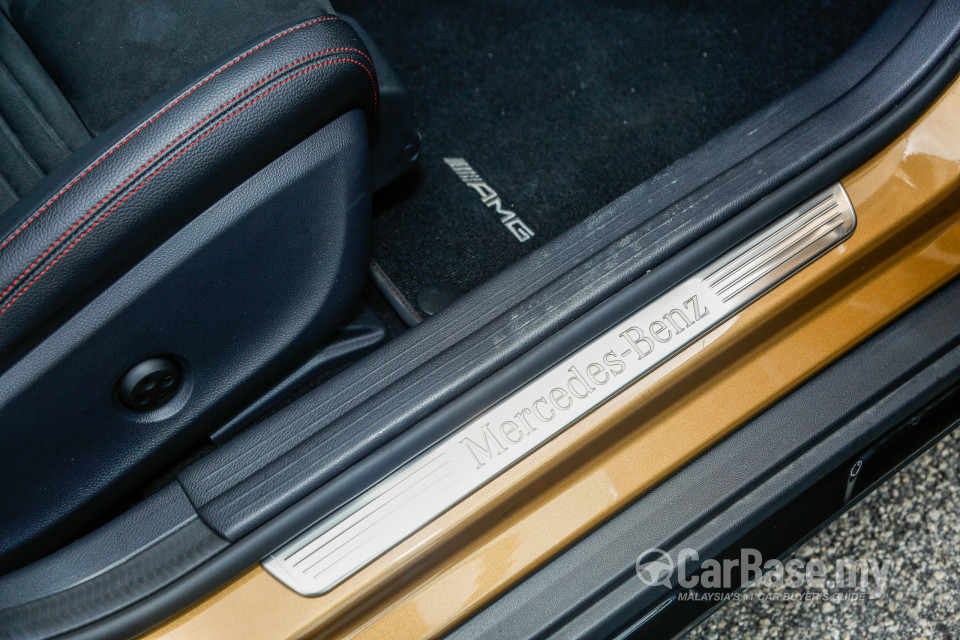 Mercedes-Benz GLA X156 Facelift (2017) Interior
