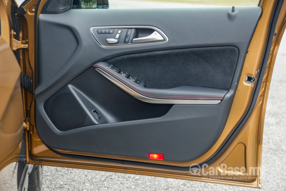 Mercedes-Benz GLA X156 Facelift (2017) Interior