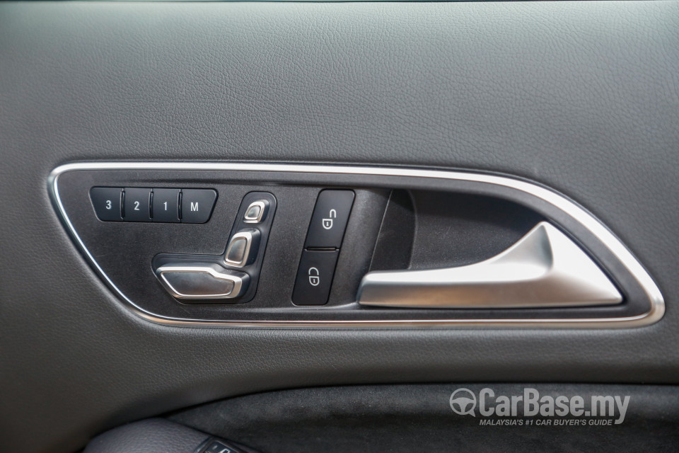 Mercedes-Benz GLA X156 Facelift (2017) Interior