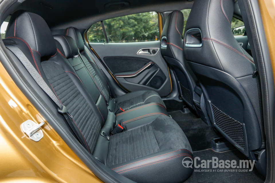 Mercedes-Benz GLA X156 Facelift (2017) Interior