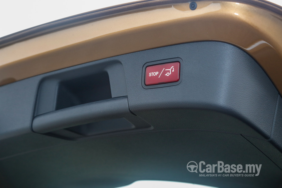 Mercedes-Benz GLA X156 Facelift (2017) Interior