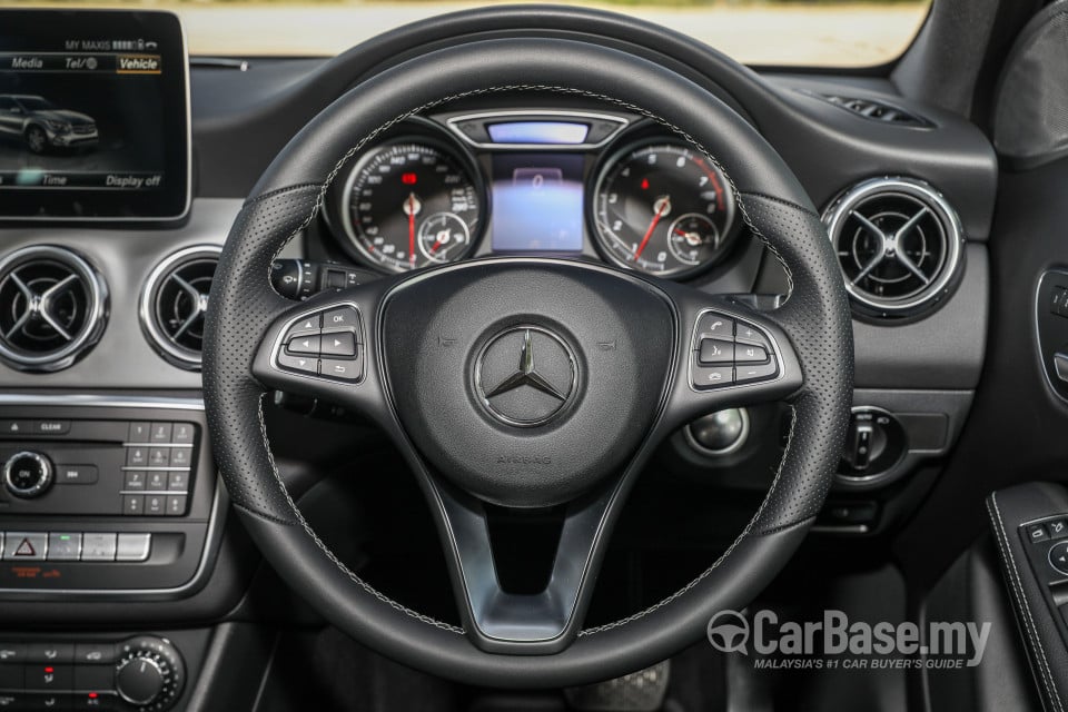 Mercedes-Benz GLA X156 Facelift (2017) Interior