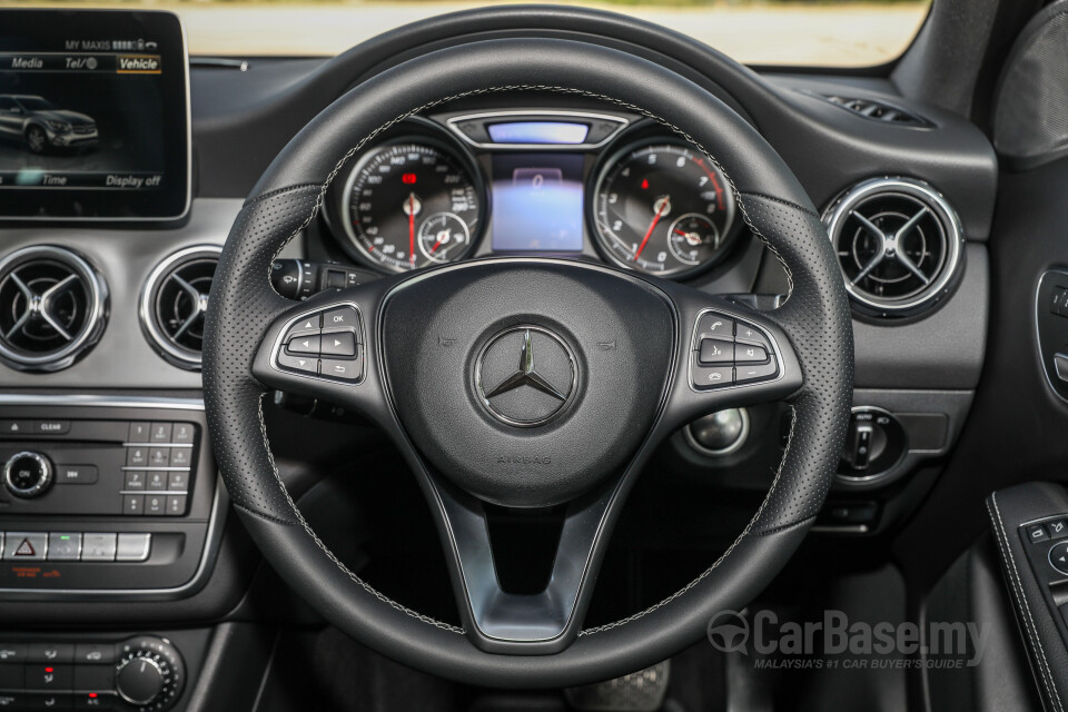 Perodua Aruz D38L (2019) Interior