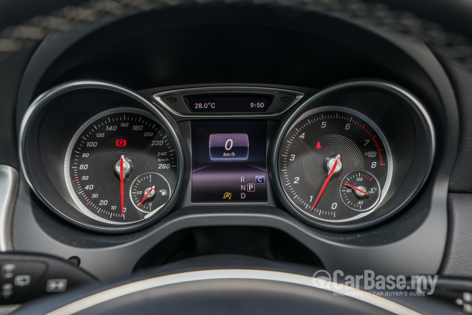 Mercedes-Benz GLA X156 Facelift (2017) Interior