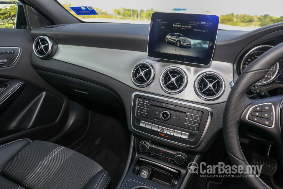 Mercedes-Benz GLA X156 Facelift (2017) Interior