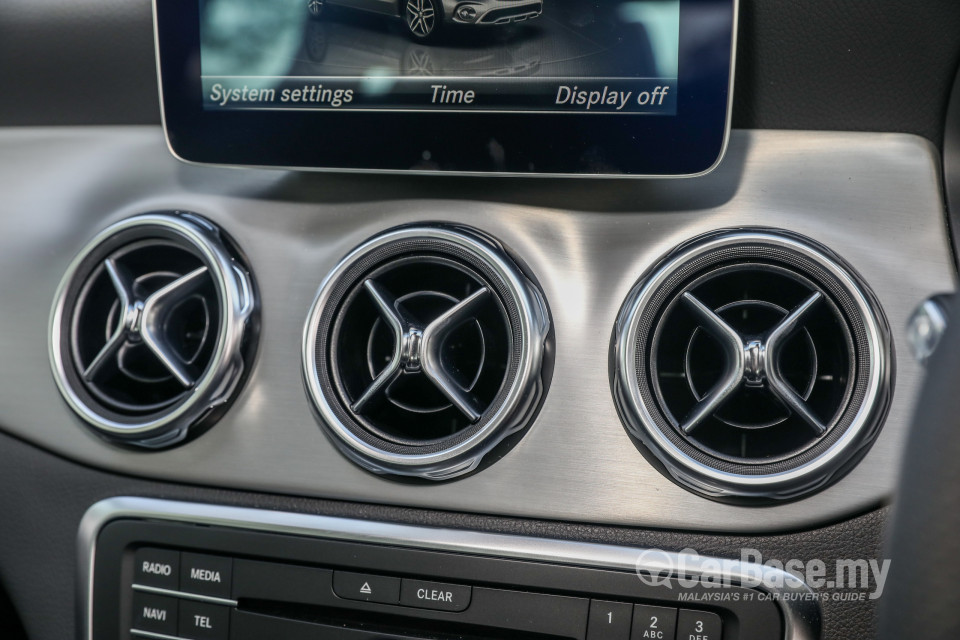 Mercedes-Benz GLA X156 Facelift (2017) Interior
