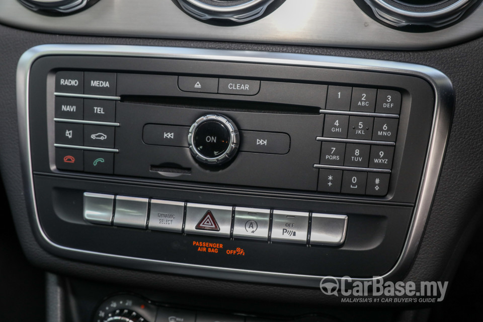 Mercedes-Benz GLA X156 Facelift (2017) Interior