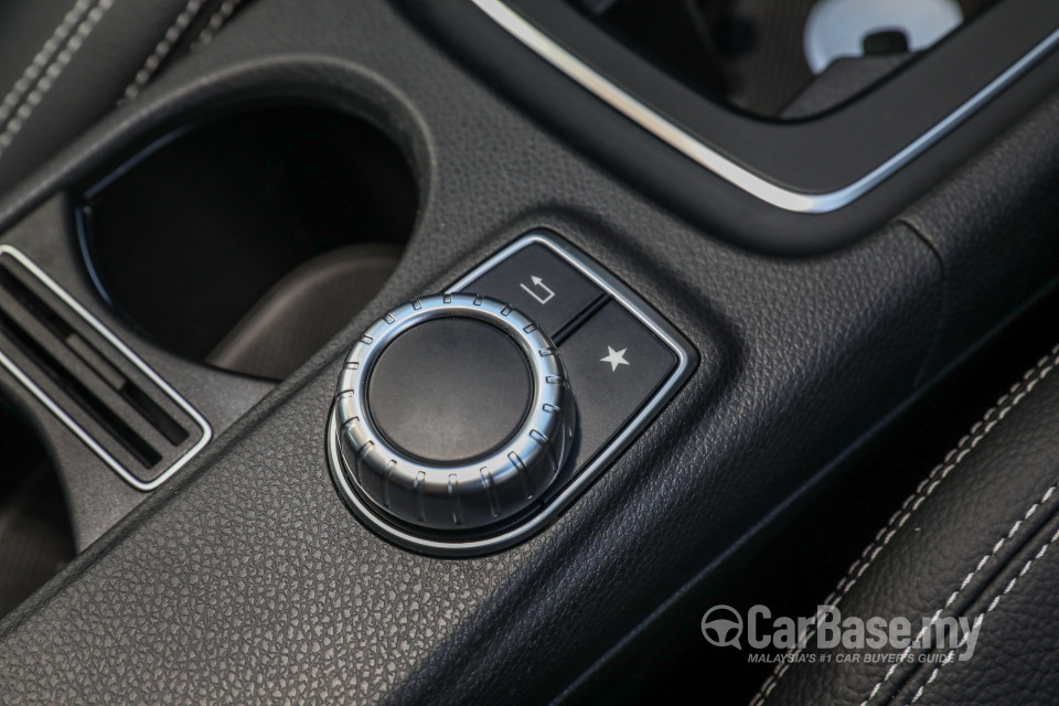Mercedes-Benz GLA X156 Facelift (2017) Interior