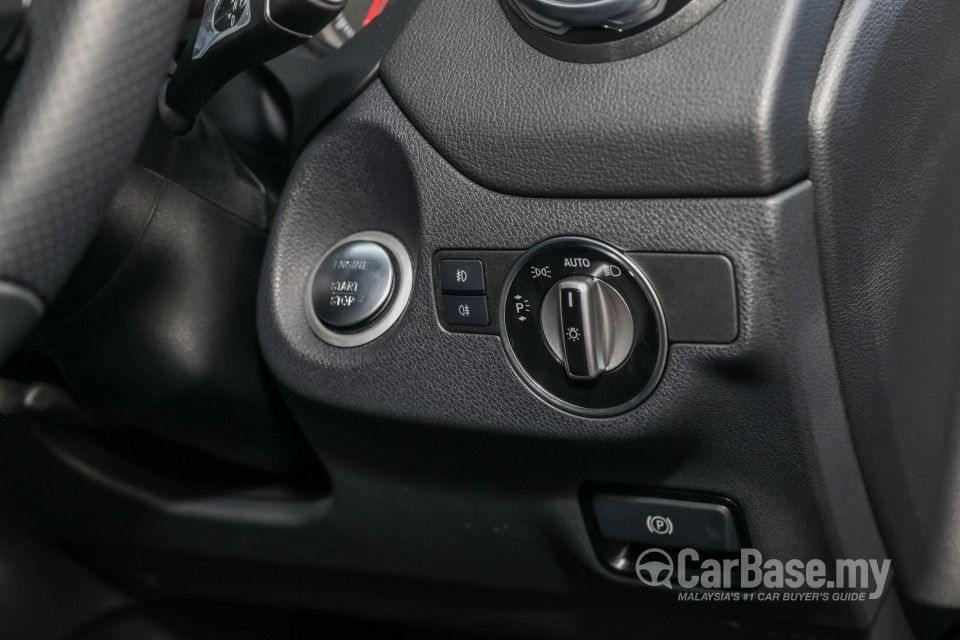 Mercedes-Benz GLA X156 Facelift (2017) Interior