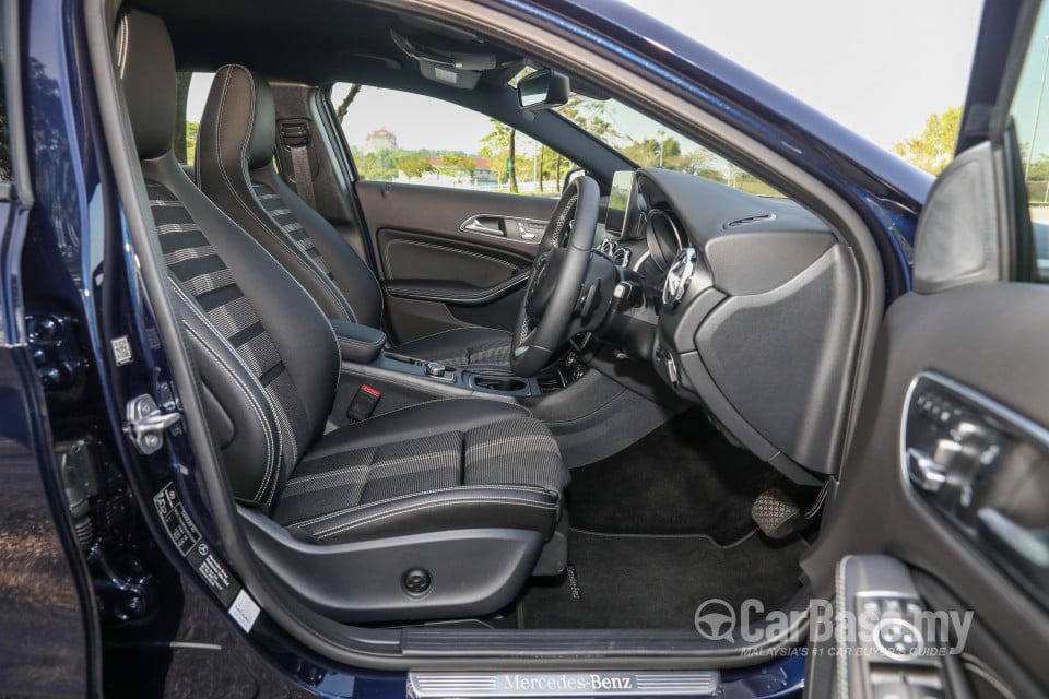 Mercedes-Benz GLA X156 Facelift (2017) Interior