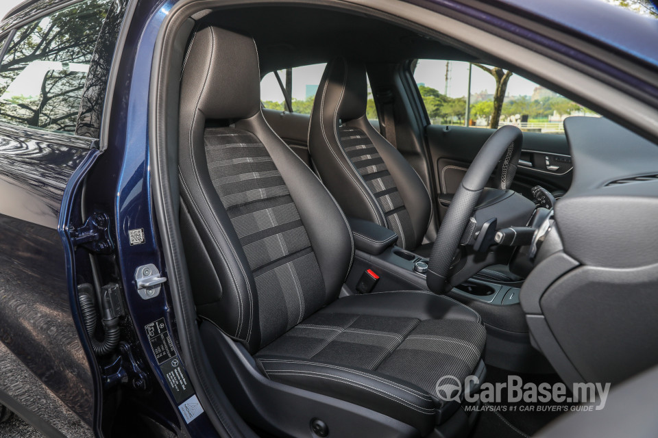 Mercedes-Benz GLA X156 Facelift (2017) Interior