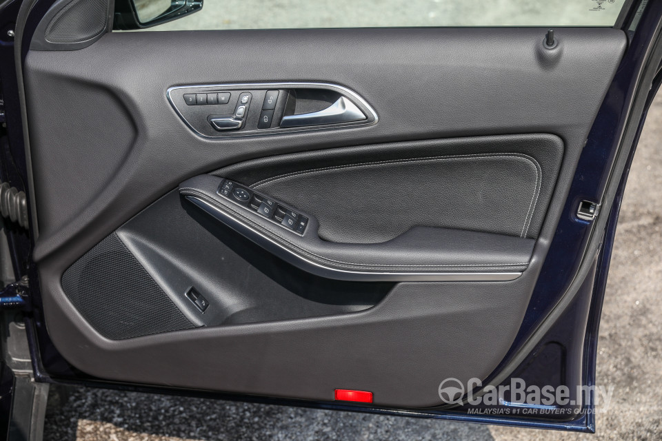 Mercedes-Benz GLA X156 Facelift (2017) Interior