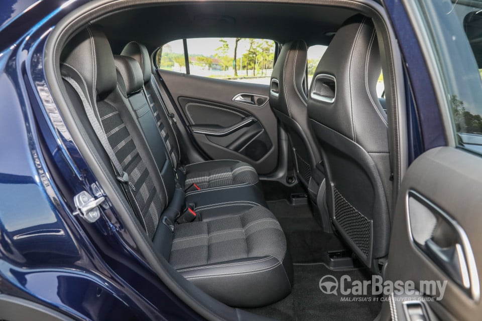 Mercedes-Benz GLA X156 Facelift (2017) Interior