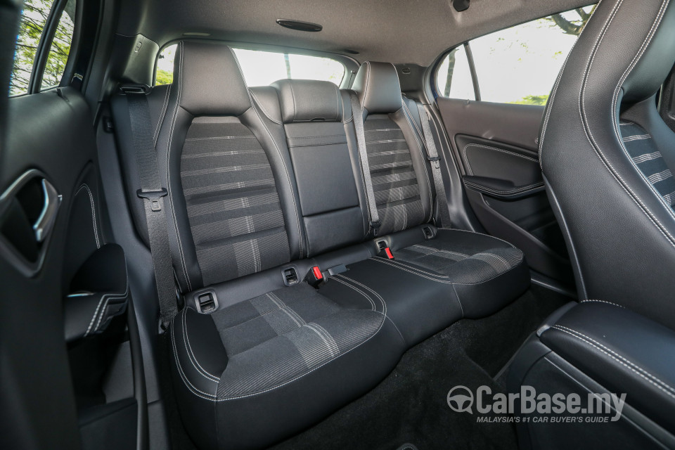 Mercedes-Benz GLA X156 Facelift (2017) Interior